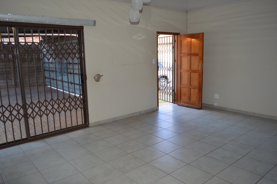 3 Bedroom Property for Sale in Flamwood North West